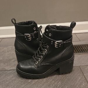 Black Women's Boots With Buckle